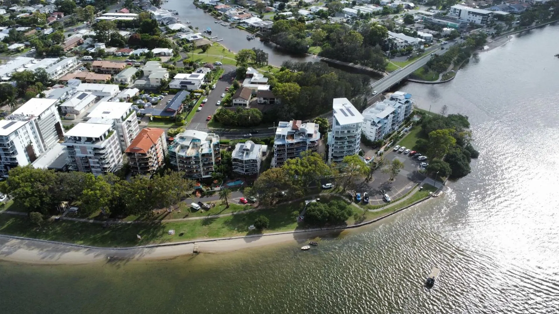 Maroochydore Riverfront 0*,